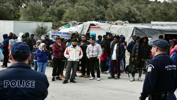 Μεταναστευτικό: Στα όριά της η Ελλάδα - Με πακέτο μέτρων και δέκα κλειστά κέντρα μεταναστών απαντά η κυβέρνηση