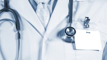 Υπόθεση ψευτογιατρού στη βόρεια Ελλάδα: Πρώην δημοτική σύμβουλος «ψάρευε» καρκινοπαθείς