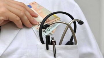 Πανεπιστημιακός γιατρός συνελήφθη για «φακελάκι» στα Ιωάννινα