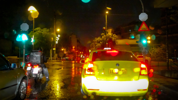 Κακοκαιρία «Γηρυόνης»: Δυνατή βροχή και κεραυνοί στην Αττική - «Σαρώνει» Μακεδονία και Θεσσαλία