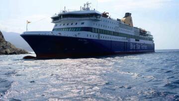 Ελεγχόμενη εισροή υδάτων στο «Βlue Star Naxos» - Αναστάτωση για 132 επιβάτες 