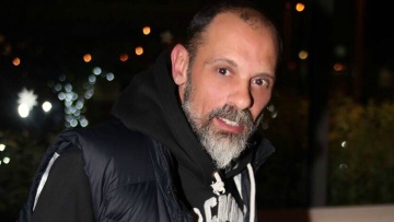 Τζώνυ Θεοδωρίδης: O ηθοποιός έγινε ξανά μπαμπάς στα 57 του