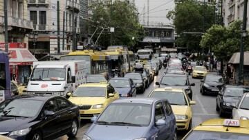 Αυξημένη η κίνηση τώρα στο κέντρο της Αθήνας - Μποτιλιαρισμένη η Αθηνών – Λαμίας