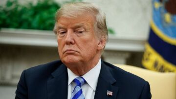 Ντόναλντ Τραμπ: Τι ακολουθεί μετά την παραπομπή του για κατάχρηση εξουσίας