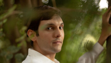 Ο «Γιάννος» από τις Άγριες Μέλισσες είναι ψυχαναγκαστικός και «φρικτός στις ακροάσεις» 