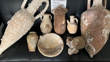 Αδέλφια είχαν αρχαιότητες στα σπίτια τους στην Κάλυμνο