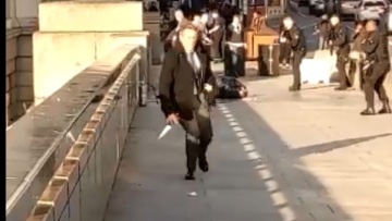 London Bridge: Έγινε... εθνικός ήρωας ο άνδρας που αφόπλισε τον δράστη της επίθεσης με μαχαίρι