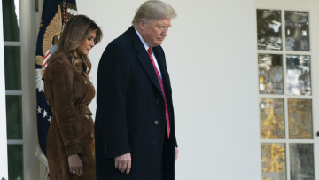 Η Μελάνια Τραμπ κοιμάται σε ξεχωριστό δωμάτιο από τον πρόεδρο των ΗΠΑ γράφει δημοσιογράφος του CNN