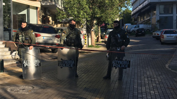 Εκκενώνεται κατάληψη αντιεξουσιαστών στο Μαρούσι