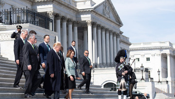 «Στα κάγκελα» ο Τραμπ: Κατηγορεί τους Δημοκρατικούς για «πραξικόπημα» και «κυνήγι μαγισσών»