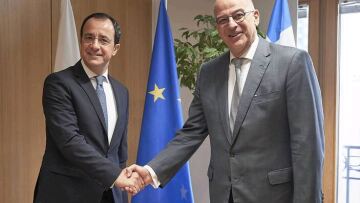 Σε εξέλιξη η συνάντηση Δένδια - Χριστοδουλίδη