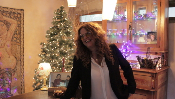 «Εσύ και 80 χρόνων να πας, Ελενίτσα θα είσαι!»: Η Ελένη Τσαλιγοπούλου έχει μάθει στη σκηνή να βγάζει πάντα τα παπούτσια της