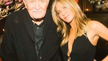 H Τζένιφερ Άνιστον ποζάρει με τον Έλληνα μπαμπά της