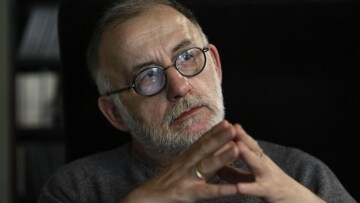 Δημοσία δαπάνη η κηδεία του Θάνου Μικρούτσικου