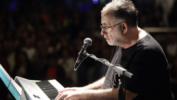 Θάνος Μικρούτσικος, ο επίλογος: Αντίο σε έναν πραγματικά μεγάλο