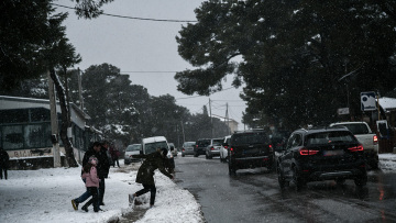 Κακοκαιρία: Επιμένει η «Ζηνοβία» - Έρχεται το δεύτερο κύμα χιονιά