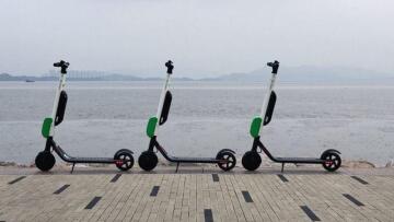 Θεσσαλονίκη: Έχουν ρίξει στον Θερμαϊκό περισσότερα από 40 ηλεκτρικά πατίνια 