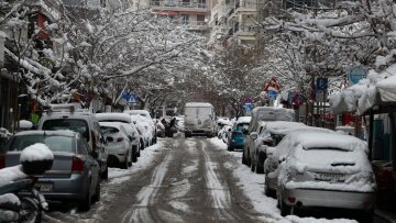 Κακοκαιρία «Ηφαιστίων»: Ψυχρή «εισβολή» με θυελλώδεις ανέμους, βροχές και χιόνια