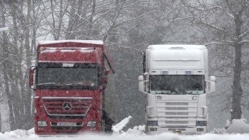 Κακοκαιρία «Ηφαιστίων»: Απαγόρευση κυκλοφορίας βαρέων οχημάτων σε ΠΑΘΕ και Ιονία Οδό