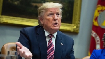 Νέες απειλές Τραμπ:  Ίσως απαντήσουμε δυσανάλογα αν χτυπήσει το Ιράν