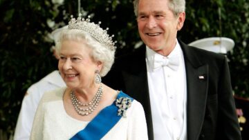 Ο συγκινητικός λόγος για τον οποίο η Βασίλισσα Ελισάβετ κρατάει τη χριστουγεννιάτικη διακόσμηση μέχρι τις 6 Φεβρουαρίου