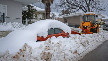 Κακοκαιρία «Ηφαιστίων»: Χιόνια, μποφόρ, και προβλήματα σε όλη τη χώρα - Πού θα χιονίσει τις επόμενες ώρες 