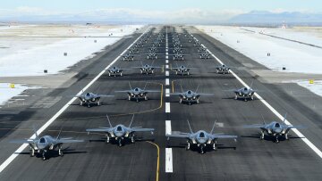 Εντυπωσιακή άσκηση της Πολεμικής Αεροπορίας των ΗΠΑ με 52 αεροπλάνα F-35 - Δείτε βίντεο