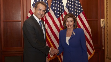 ΗΠΑ: Ο Μητσοτάκης ενημέρωσε Πελόζι - Μενέντεζ για τις τουρκικές προκλήσεις