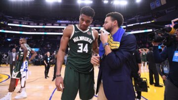 O διάλογος Αντετοκούνμπο-Κάρι που «έβαλε φωτιά» στο ΝΒΑ