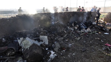 Συντριβή ουκρανικού Boeing στο Ιράν: Μηχανική βλάβη, βόμβα ή πυραυλική επίθεση;