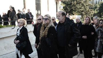 Έρρικα Μπρόγιερ: Θλίψη στο «τελευταίο αντίο» στο Νεκροταφείο Ζωγράφου