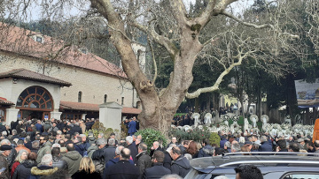 Θεόδωρος Νιτσιάκος: Πλήθος κόσμου στα Ιωάννινα για το τελευταίο αντίο 