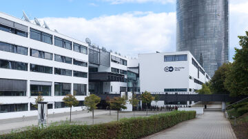 Μαζεύουν υπογραφές για τη διάσωση του ελληνικού προγράμματος της Deutsche Welle, «τρέχει» έως τις 16 Απριλίου η επίσημη καμπάνια