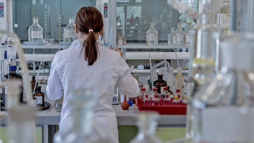 Σαρώνει η γρίπη: «Συναγερμός» των ειδικών για τις επόμενες τέσσερις εβδομάδες