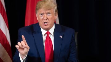 Τραμπ: Εγκρίθηκαν από τη Βουλή τα άρθρα παραπομπής του 