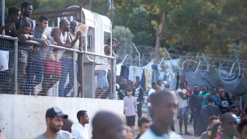 Τα προβλήματα έφεραν την δημιουργία υπουργείου Μετανάστευσης