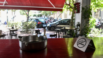 Αντικαπνιστικός νόμος: Βαριά η πρώτη καμπάνα για Λέσχη Καπνιστών - 2.000 ευρώ το πρόστιμο