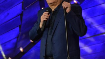 Ο Λάκης Λαζόπουλος τραγούδησε Μητροπάνο