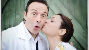 Άγριες Μέλισσες: Ο κουρέας του χωριού ανέβασε backstage απο το Διαφάνι 