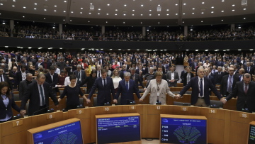 Ευρωκοινοβούλιο: Με σκωτσέζικο ύμνο η Ευρώπη είπε «αντίο» στη Βρετανία