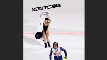 Μοντέλο πέταξε τα ρούχα του και διέκοψε αγώνα σκι για να... τιμήσει τον Κόμπι Μπράιαντ