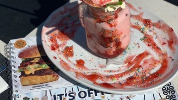 Εστιατόριο σπάει το ρεκόρ Γκίνες για τις περισσότερες γεύσεις μιλκσέικ