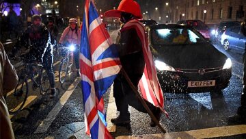 Brexit: Ο βρετανικός Τύπος εμφανίζεται για μία ακόμη φορά διχασμένος