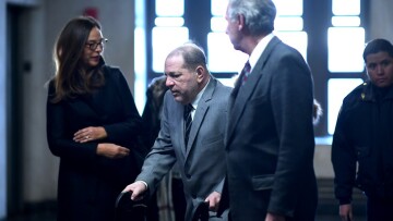 Δίκη Γουάινσταϊν: Η επιστροφή της μάρτυρα-κλειδί στο δικαστήριο και οι γυμνές φωτογραφίες του πρώην παραγωγού