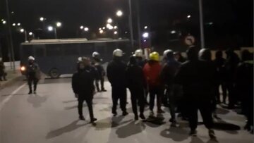 Μυτιλήνη: Επιθέσεις ομάδας νεαρών με κράνη και ρόπαλα στο κέντρο της πόλης