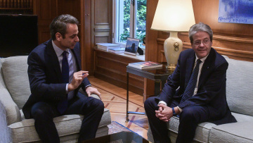 Τζεντιλόνι σε Μητσοτάκη: Θα σας στηρίξουμε για τη μείωση των πρωτογενών πλεονασμάτων