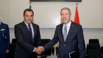 Ελληνοτουρκικά: To τηλεφώνημα Ακάρ σε Παναγιωτόπουλο, τα Ίμια και οι προκλήσεις Ερντογάν 