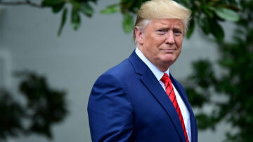 Κορωνοϊός - ΗΠΑ: «Από τη γρίπη είχαμε πέρσι 37.000 νεκρούς - Ζωή και οικονομία συνεχίζονται κανονικά» λέει ο Τραμπ