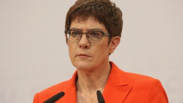Γερμανία: Δεν θα είναι υποψήφια για την καγκελαρία η Ανεγκρέτ Κραμπ-Καρενμπάουερ