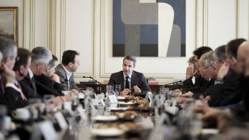 Συνάντηση Μητσοτάκη με την ΚΕΔΕ: Αντιμετωπίζουμε τα προβλήματα στο «Βοήθεια στο Σπίτι»